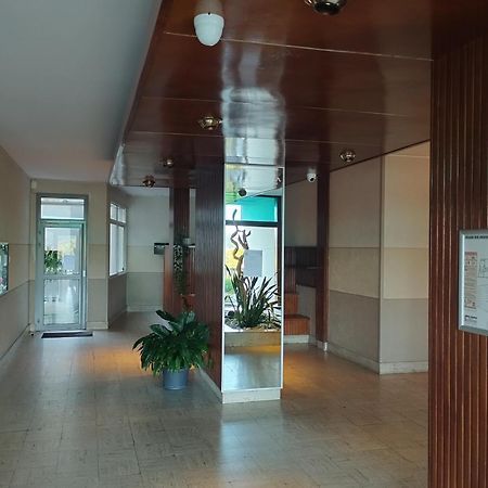 Chambrette Boulevard Des Pyrenees Hypercentre 10M Carre Wc Sur Le Palier, Porte40 Pau Exterior photo