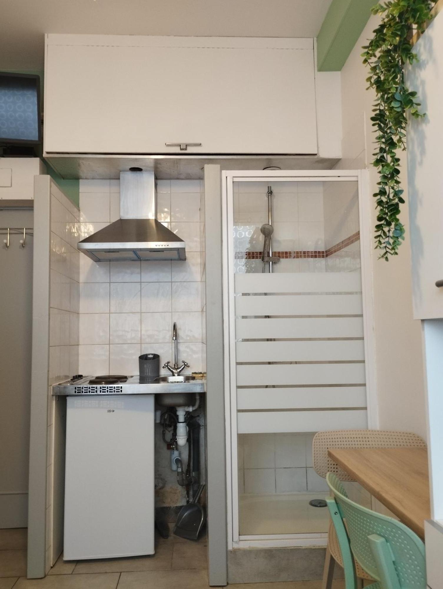 Chambrette Boulevard Des Pyrenees Hypercentre 10M Carre Wc Sur Le Palier, Porte40 Pau Exterior photo