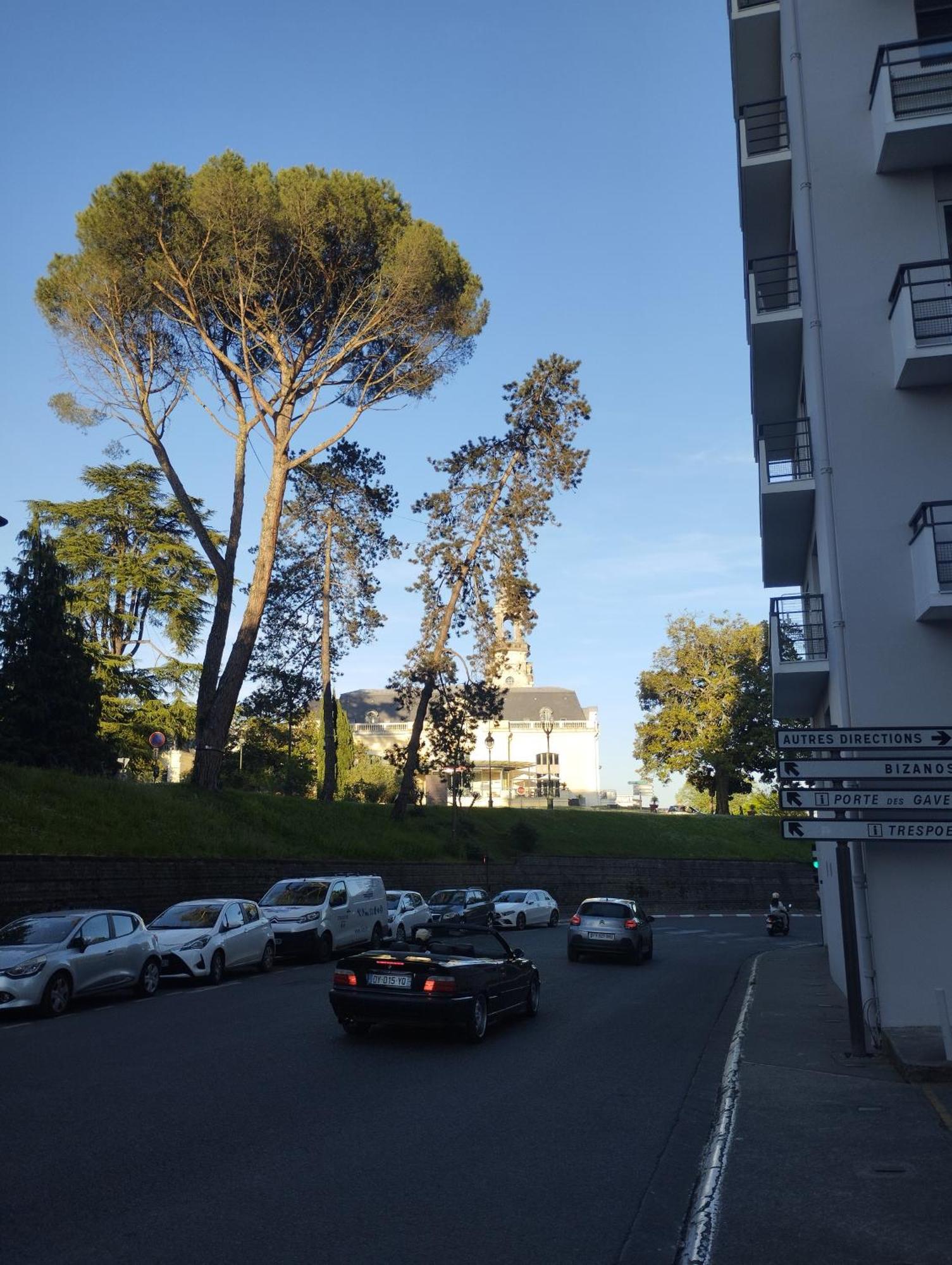 Chambrette Boulevard Des Pyrenees Hypercentre 10M Carre Wc Sur Le Palier, Porte40 Pau Exterior photo